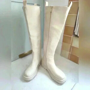 Chunky Tall Chelsea boots | cream | size 9